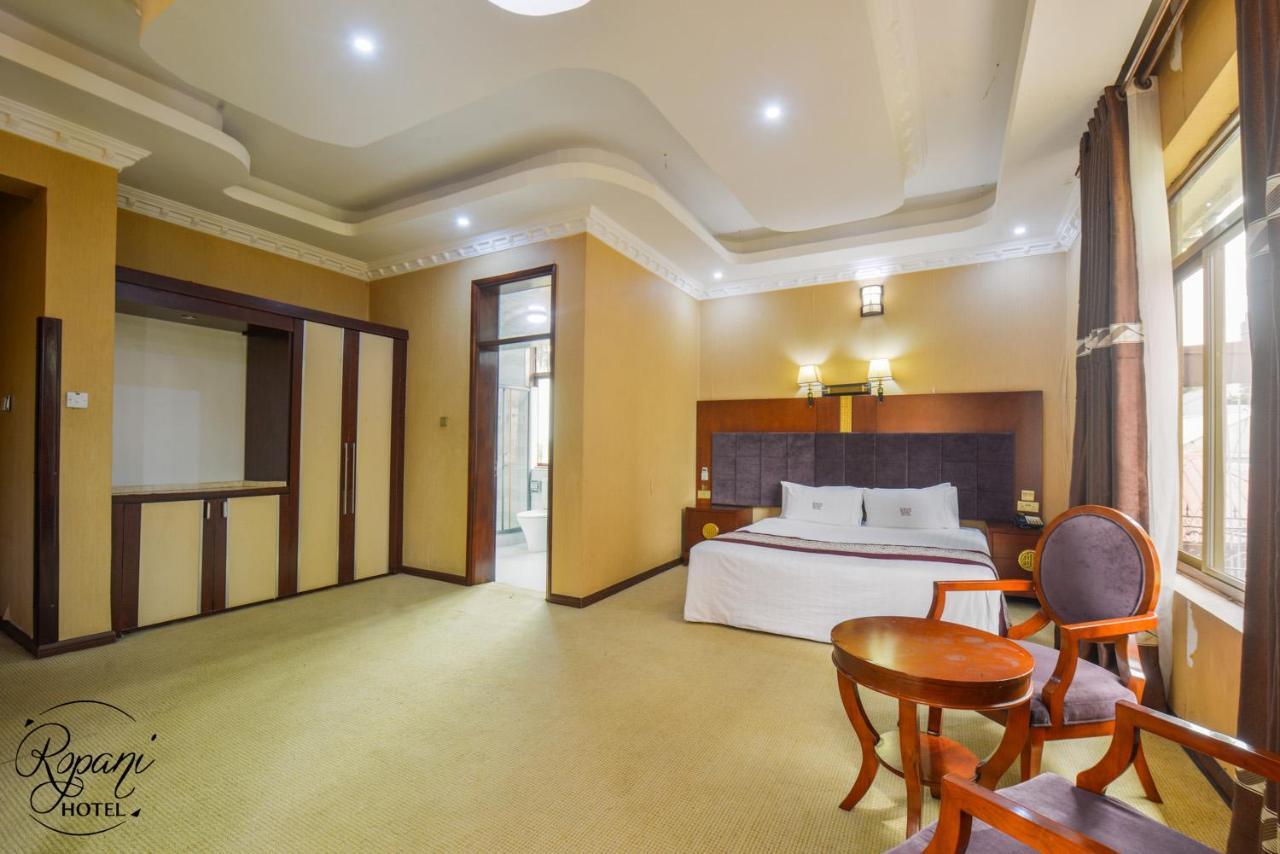 Ropani Hotel Kitende エクステリア 写真