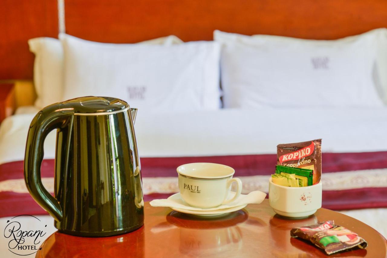 Ropani Hotel Kitende エクステリア 写真