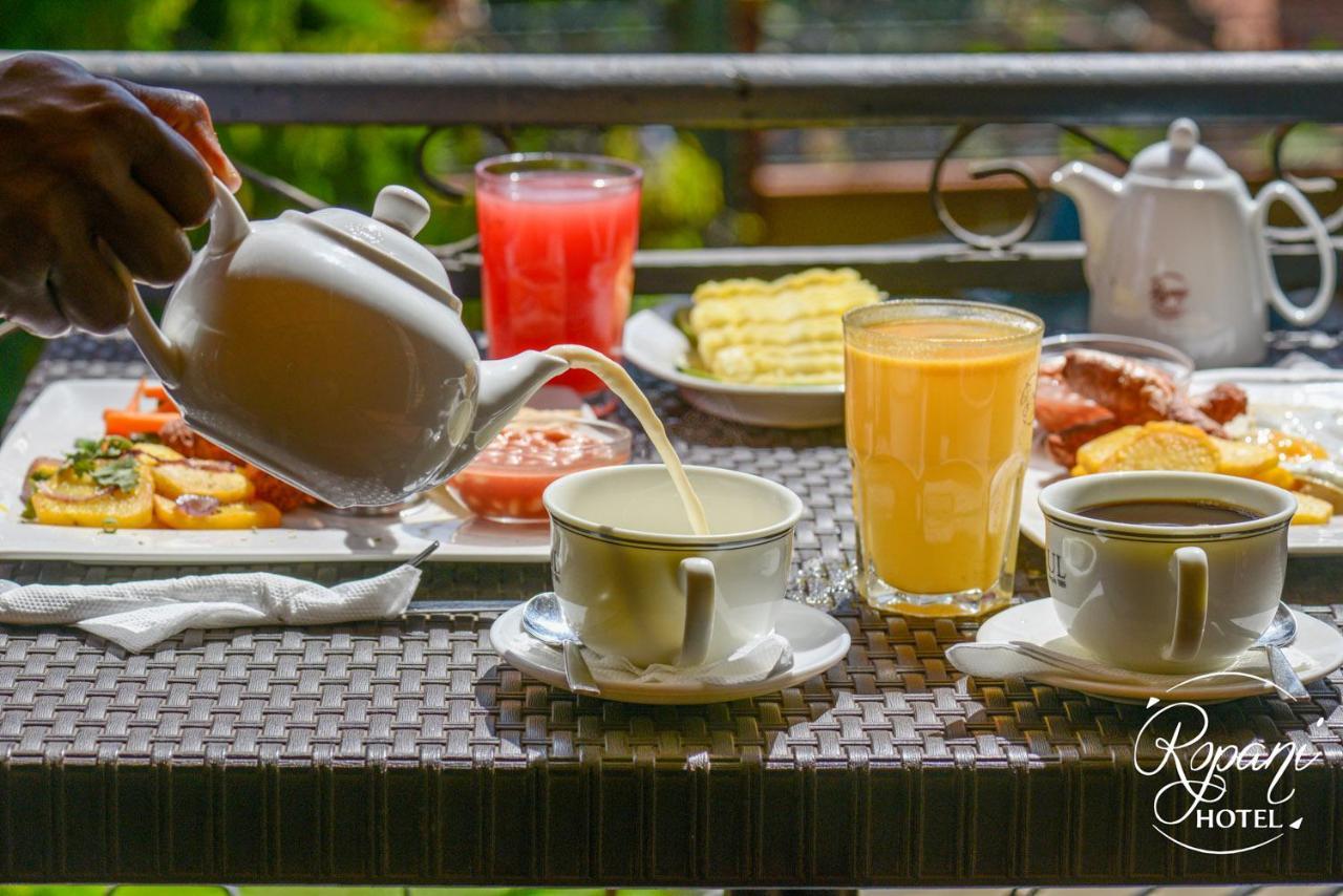 Ropani Hotel Kitende エクステリア 写真