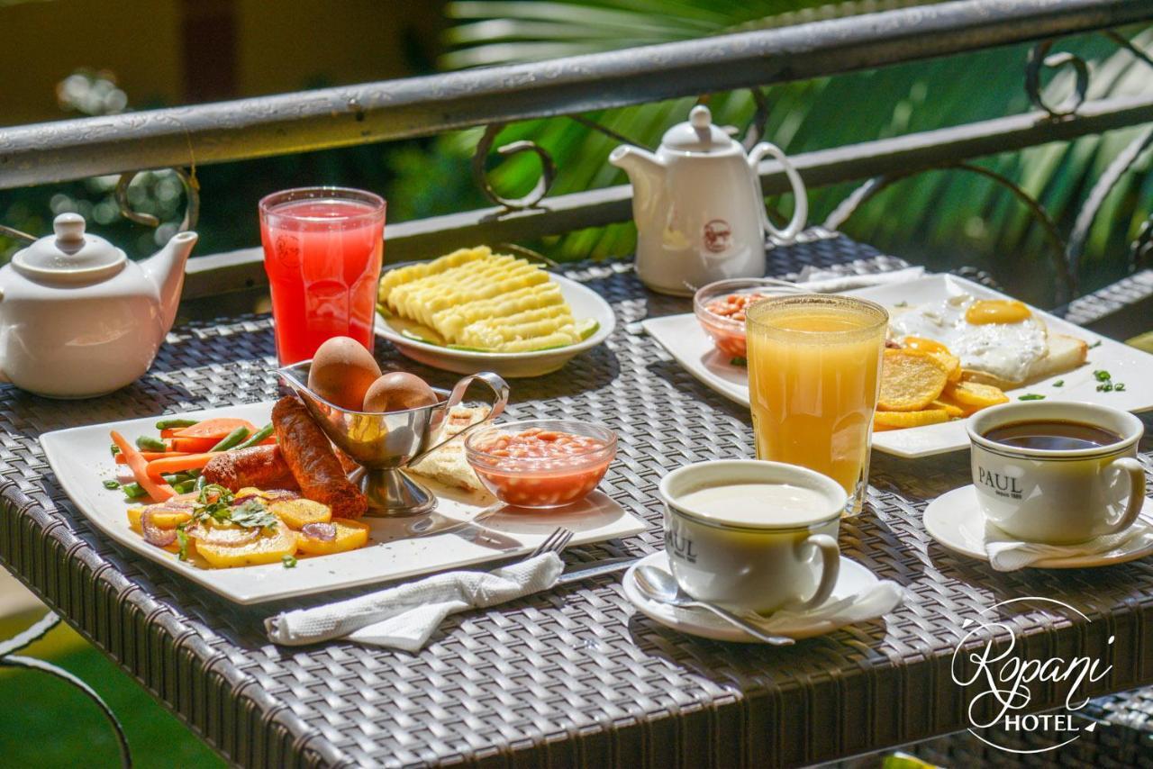 Ropani Hotel Kitende エクステリア 写真