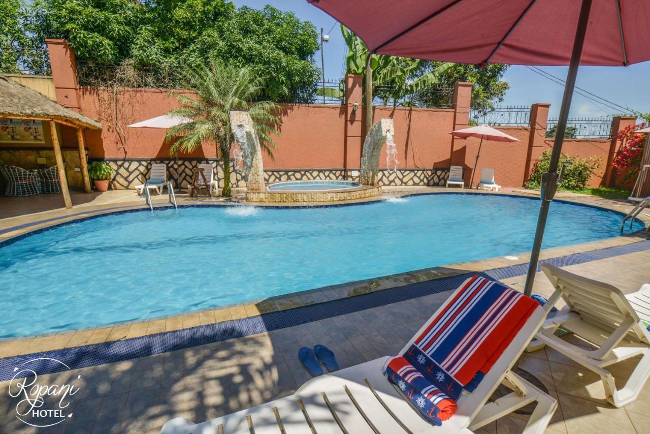 Ropani Hotel Kitende エクステリア 写真