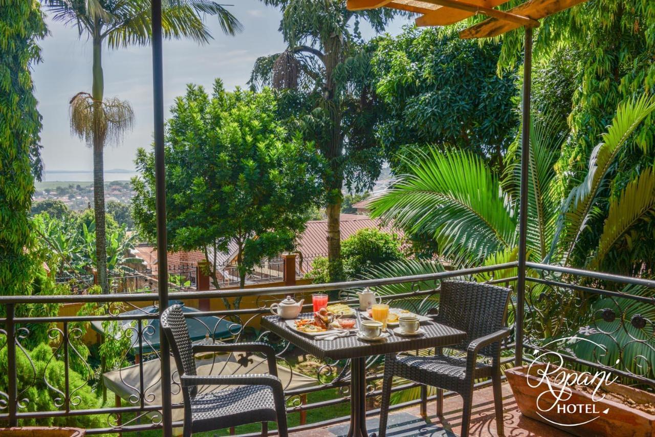 Ropani Hotel Kitende エクステリア 写真