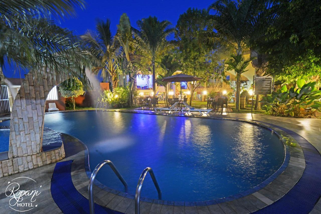 Ropani Hotel Kitende エクステリア 写真