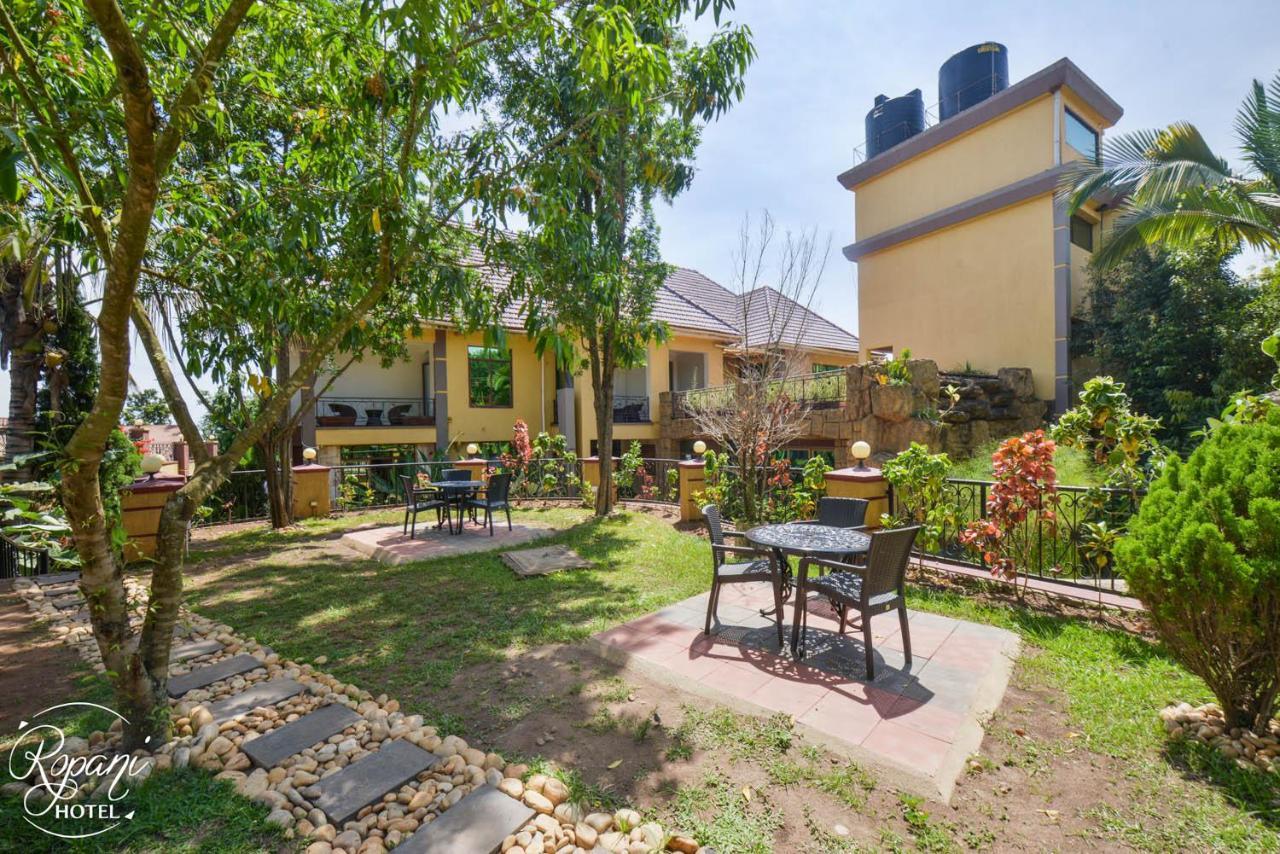 Ropani Hotel Kitende エクステリア 写真