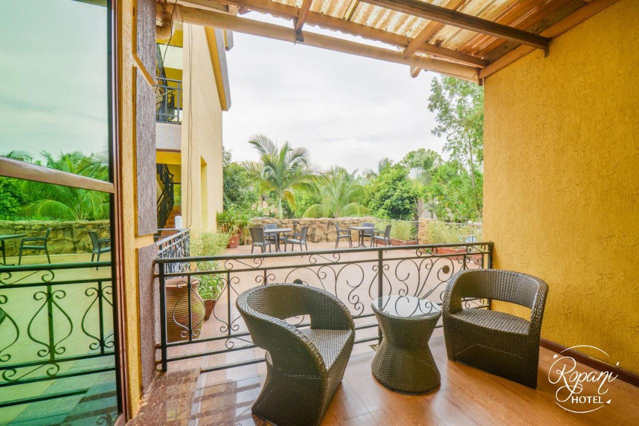 Ropani Hotel Kitende エクステリア 写真